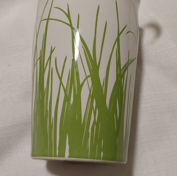 Tea Forte Green and White Grass Design Ceramic Tea Mug with Infuser - Picture 7 of 7